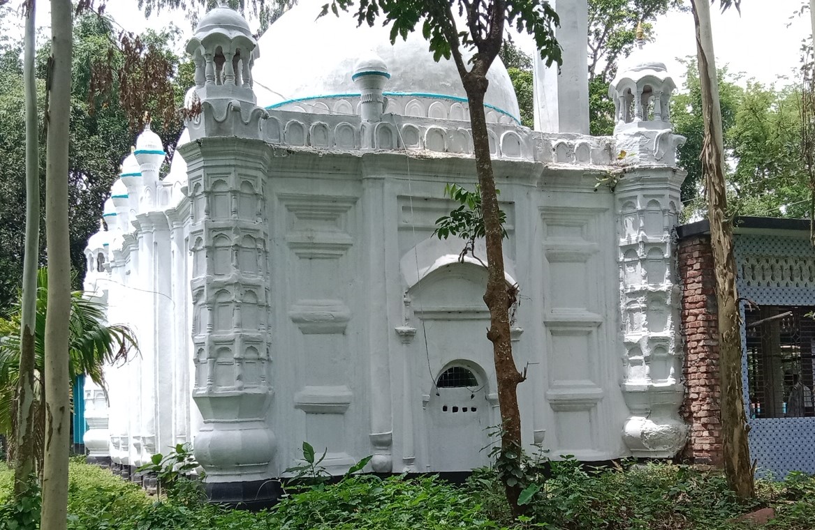 বাবরী মসজিদের আদলে তৈরি চাঁন্দামারী মসজিদ