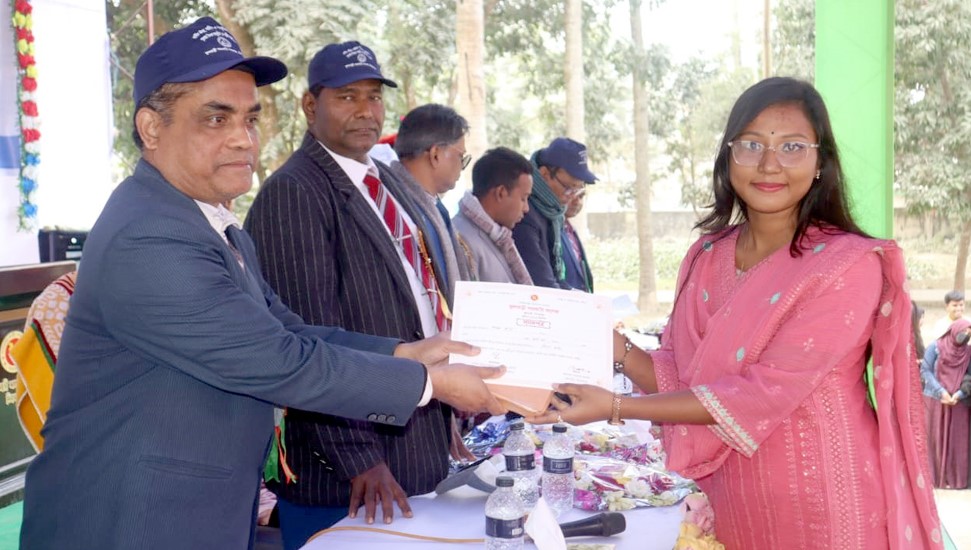 ফুলবাড়ী সরকারি কলেজে ক্রীড়া প্রতিযোগিতা ও নবীণবরণ