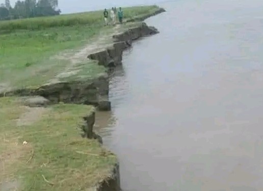 স্থায়ী বাঁধ চাই