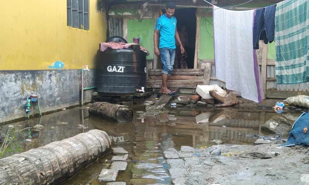 পাথরঘাটায় বর্জ্য পানিবন্দিতে জনজীবন নাকাল