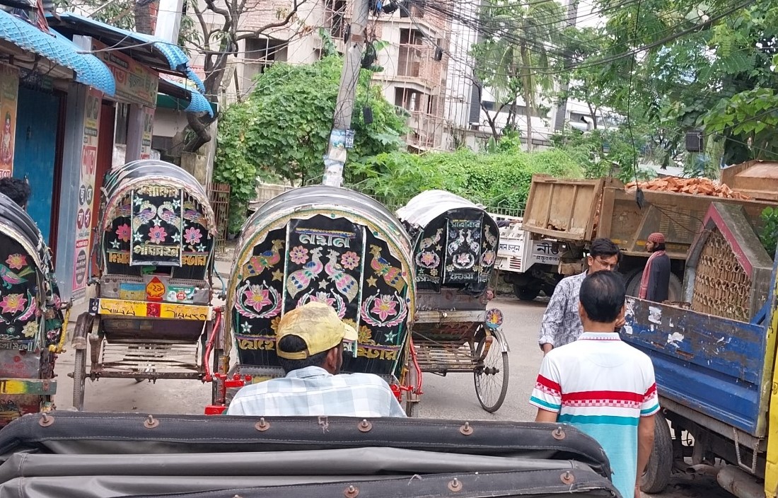 চট্টগ্রামের সড়কপথ ব্যাটারি চালিত অবৈধ অটোরিকশার দখলে