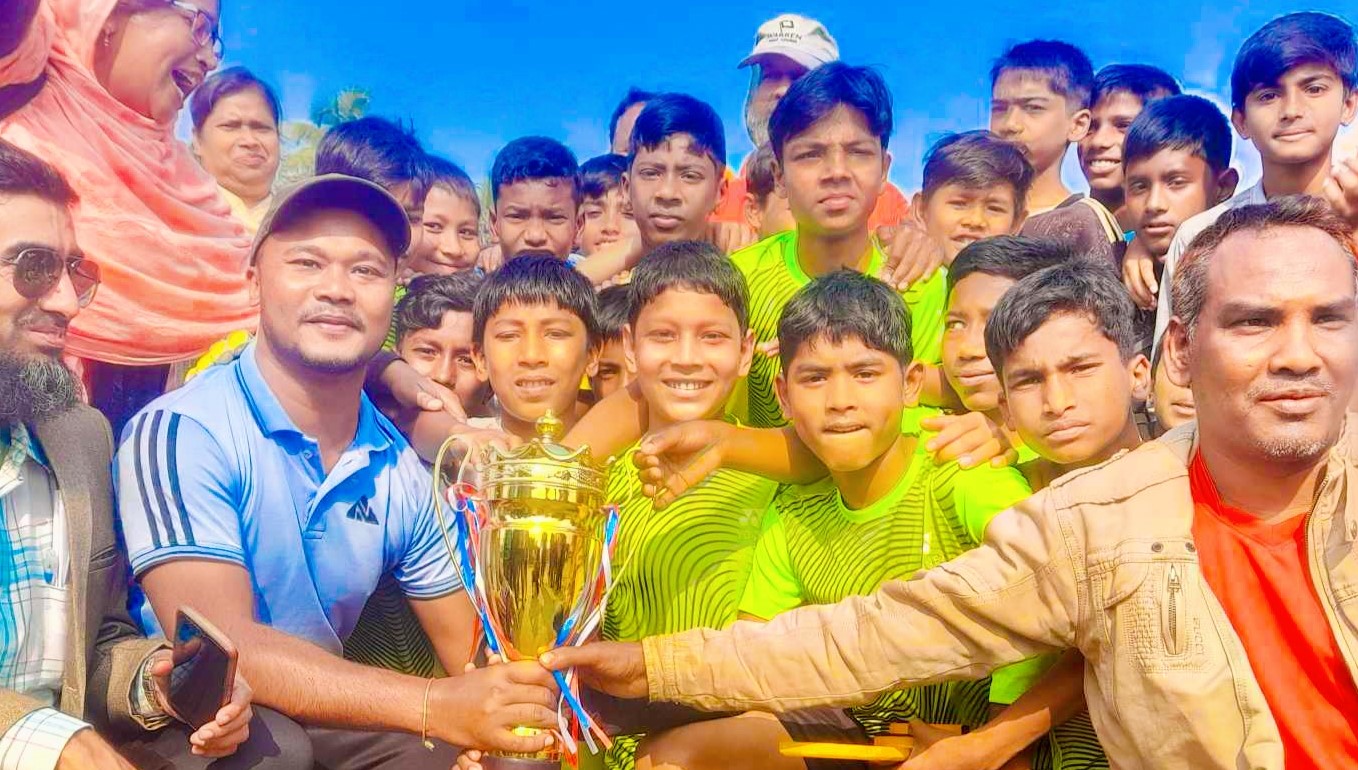 ডোমারে প্রাথমিক বিদ্যালয় ফুটবল টুর্নামেন্টের ফাইনাল অনুষ্ঠিত