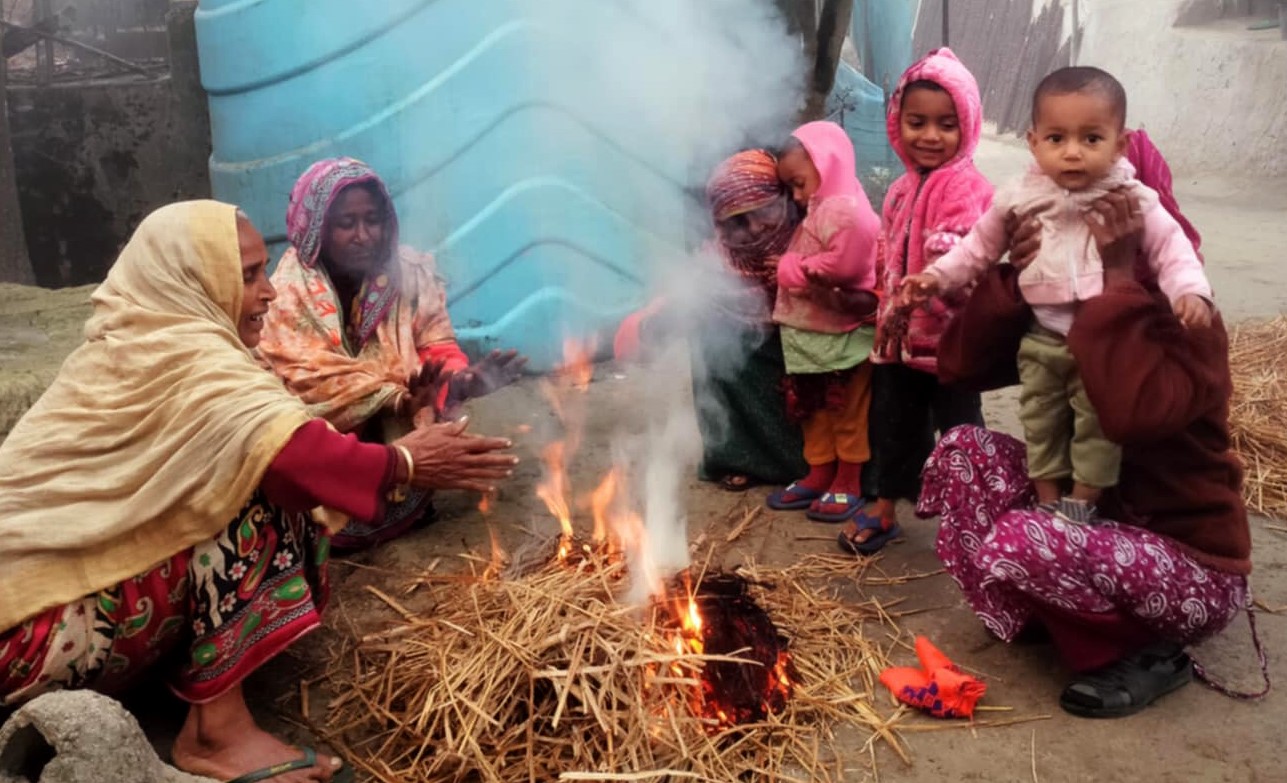 পাইকগাছায় তীব্র ঠান্ডায় বিপর্যস্ত জনজীবন