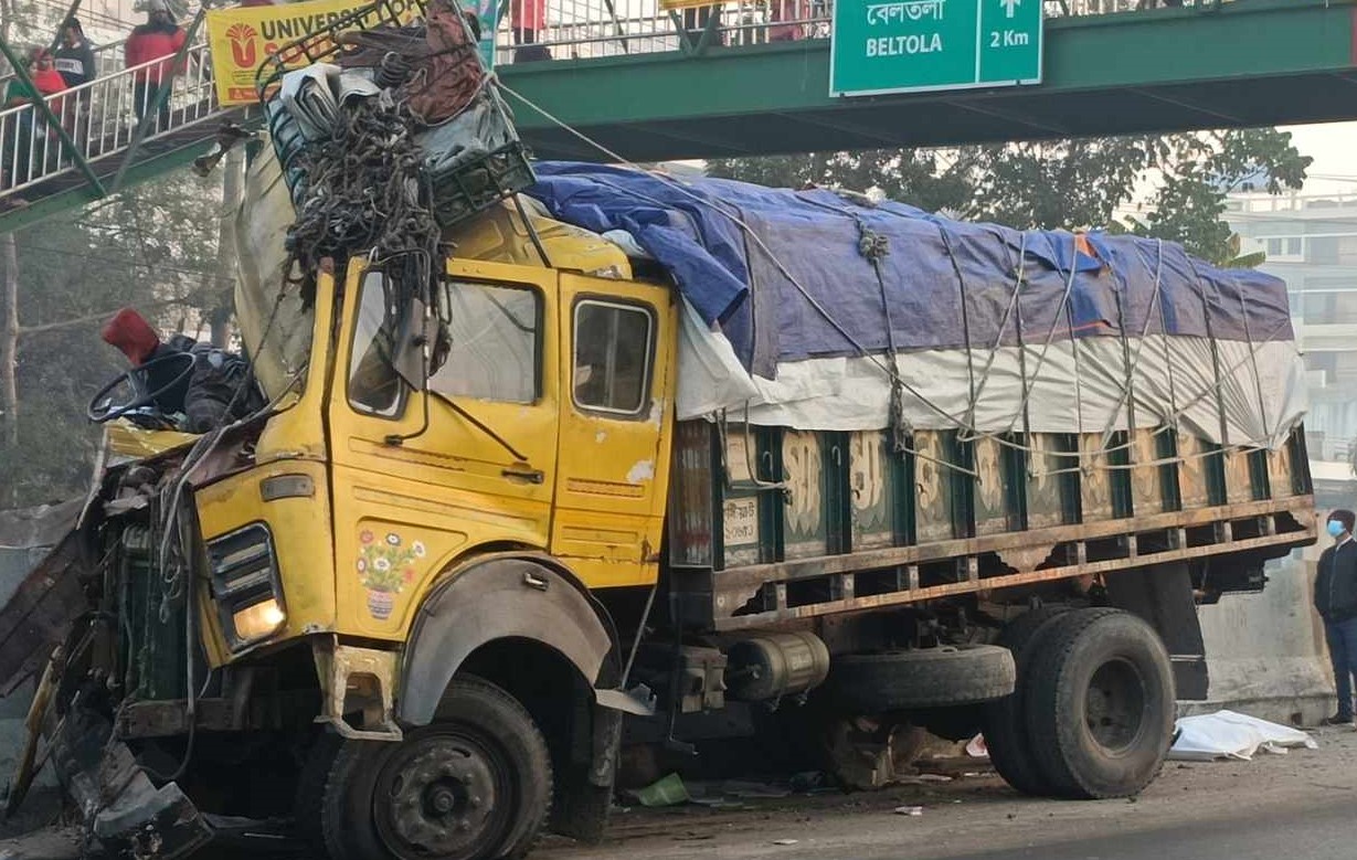 ধামরাইয়ে সড়ক দুর্ঘটনায় নিহত ১, আহত ১