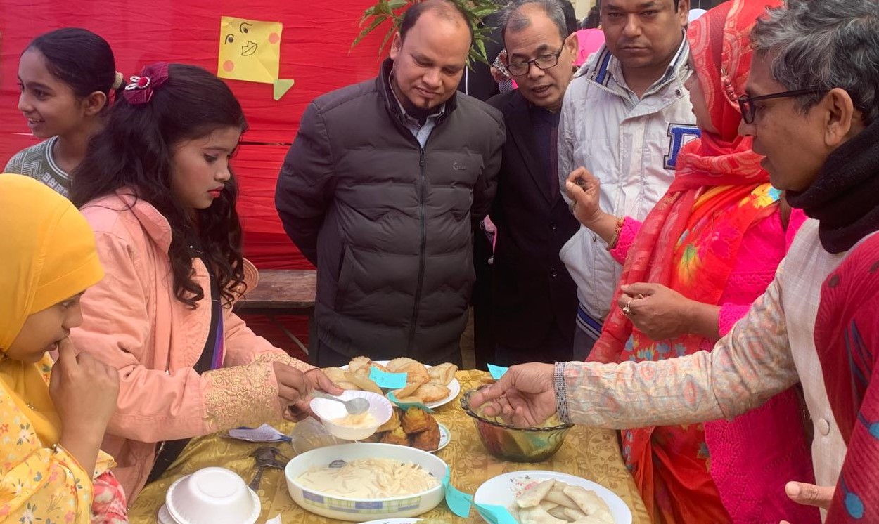 তুলশীরাম সরকারি বালিকা উচ্চ বিদ্যালয়ে দিনব্যাপি পিঠা উৎসব