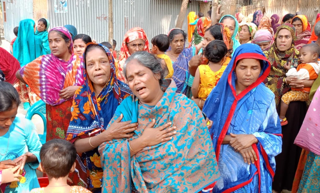 শ্রীপুরে গৃহবধূর ঝুলন্ত লাশ উদ্ধার, পরিবারের দাবি হত্যা