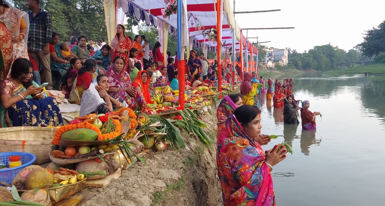 ফুলবাড়ীতে ব্যাপক উৎসাহ উদ্দীপনায় সূর্য্য পূজা অনুষ্ঠিত