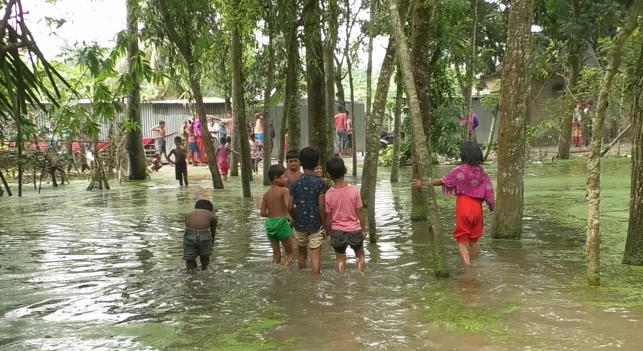 দুই মাস পানিবন্দি তিনশত পরিবার