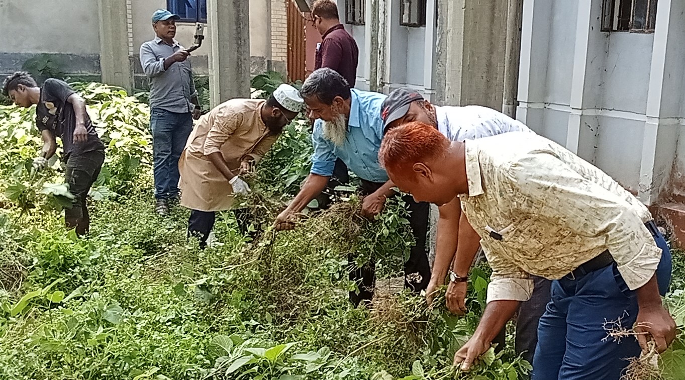 পীরগাছায় পরিস্কার পরিচ্ছন্নতা ও বৃক্ষরোপণ কর্মসূচি পালিত