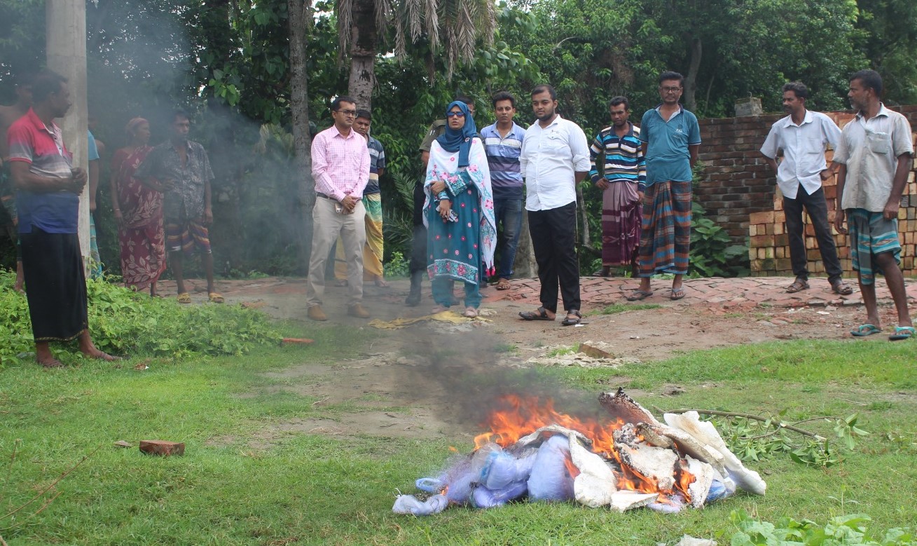 পাইকগাছায় বিপুল পরিমাণ কারেন্ট জাল জব্দ