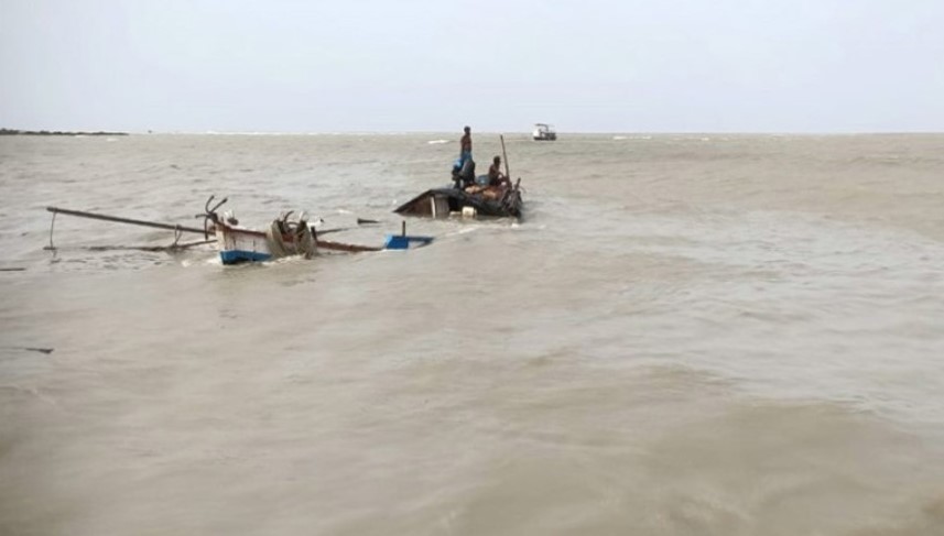 খোঁজ মেলেনি ৫ শতাধিক জেলের