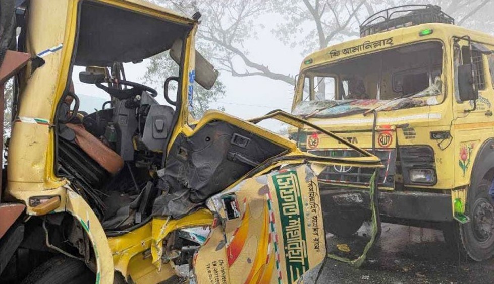 গুরুদাসপুরে সড়ক দুর্ঘটনায় নিহত ২