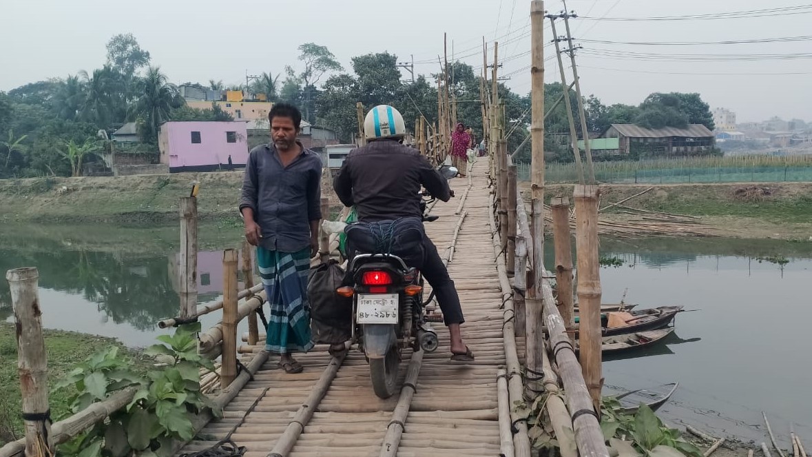 বয়স্ক ভাতা বন্ধ করে হলেও আমাদের একটি সেতু দেন