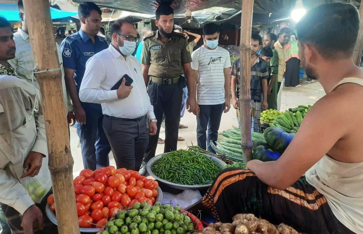 চান্দিনায় বাজার তদারকি অভিযানে দুই ব্যবসায়ীকে জরিমানা 