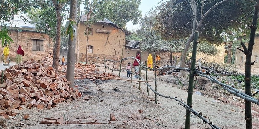 আদমদীঘিতে ইউপির রায় ছাড়াই রাস্তার ইট তুলে ফেলার অভিযোগ