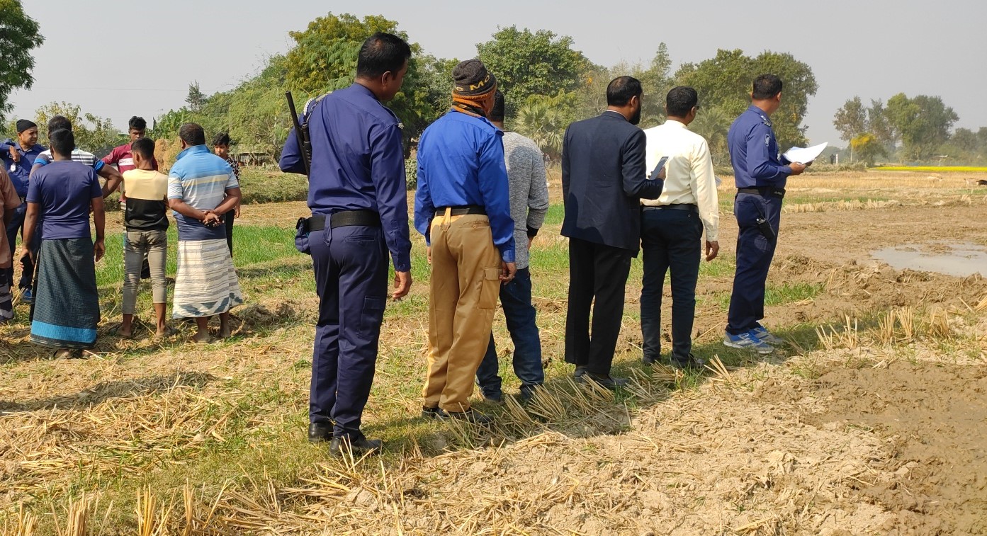 ট্রাক্টর দিয়ে জোরপূর্বক ১১বিঘা জমির ফসল নষ্ট করেছে দুর্বৃত্তরা