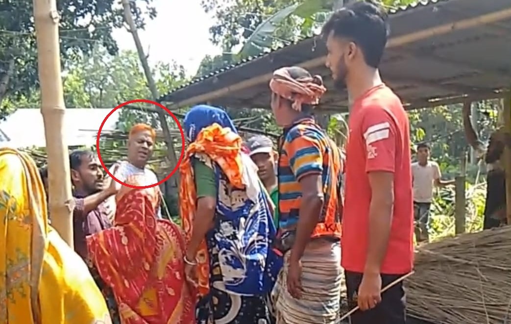 পাবনায় বাড়িঘর উচ্ছেদ করে জমি দখলের অভিযোগ