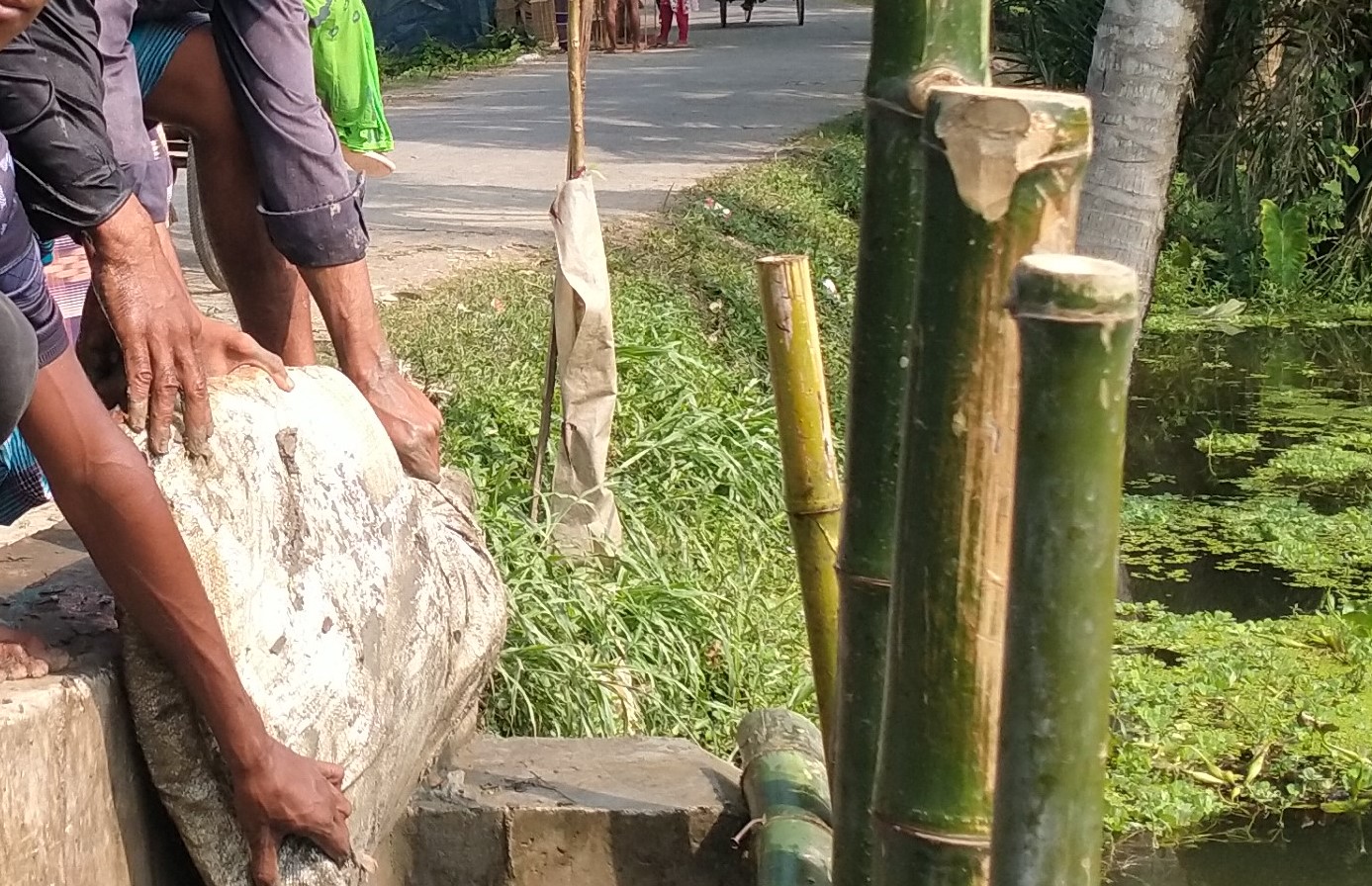 মনিরামপুরে পানিবন্দী মানুষের বাঁচার আশা জাগল