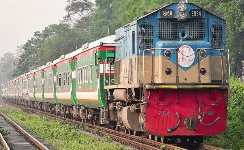 আজ থেকে সীমিত পরিসরে চলবে ট্রেন