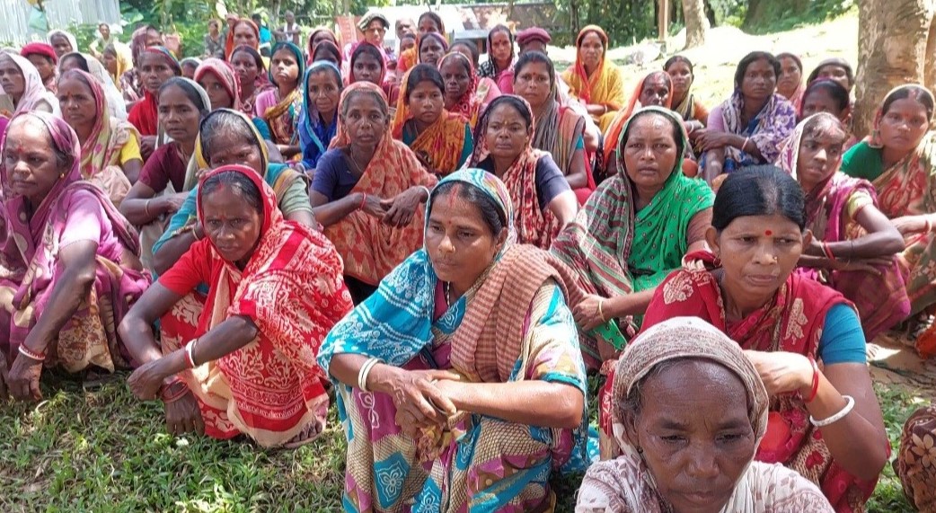 মৌলভীবাজারে বকেয়া মজুরির দাবিতে চা শ্রমিকদের প্রতিবাদ ও মানববন্ধন