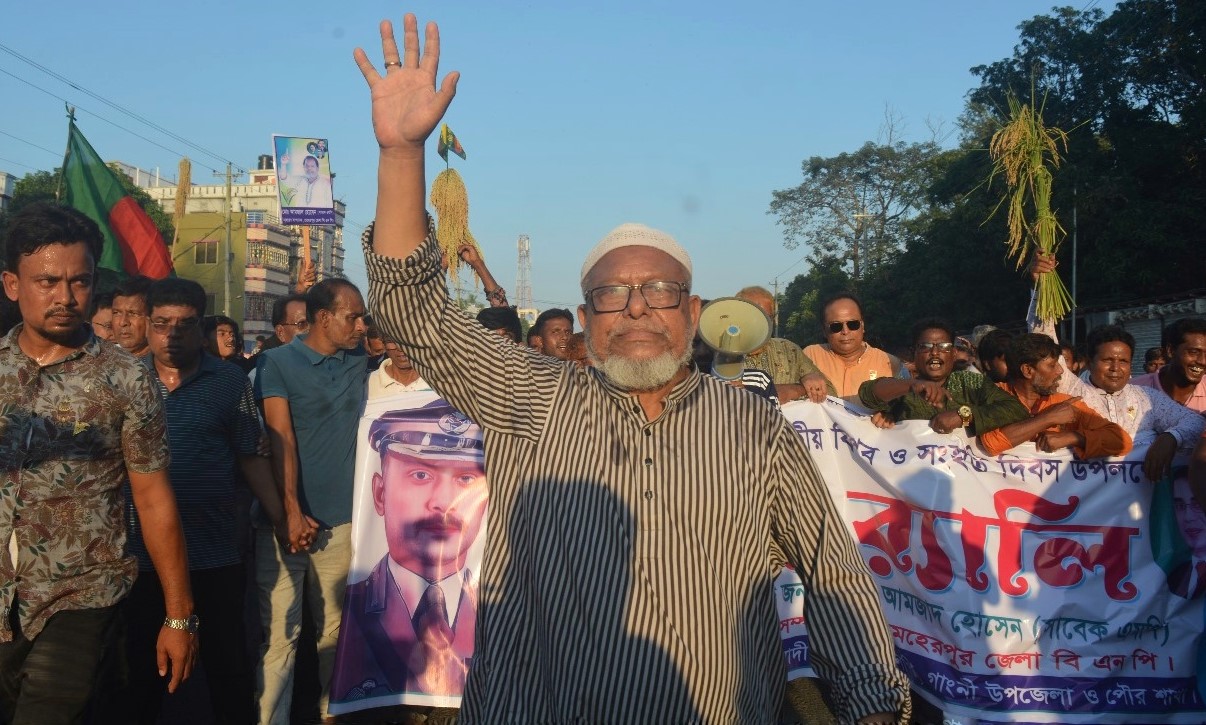 অপকর্মের কারণে হাসিনা দেশ ছেড়ে পালিয়েছে: আমজাদ হোসেন