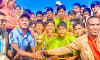 ডোমারে প্রাথমিক বিদ্যালয় ফুটবল টুর্নামেন্টের ফাইনাল অনুষ্ঠিত