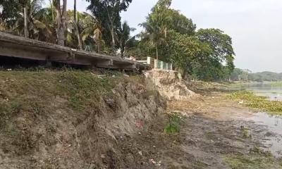 ঝিকরগাছার শতবর্ষী শিক্ষাপ্রতিষ্ঠান কপোতাক্ষের ভাঙ্গনে হুমকির মুখে