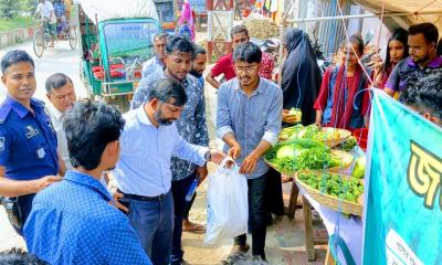 গাইবান্ধায় বৈষম্য বিরোধী ছাত্ররা চালু করেছেন জনতার বাজার