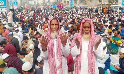 মোনাজাতের মধ্যে শেষ হলো ইজতেমার দ্বিতীয় ধাপ