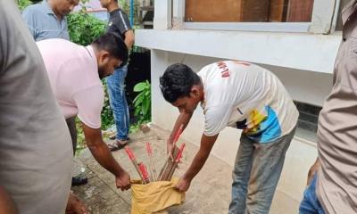 বাগমারায় যৌথ অভিযানে অস্ত্র ও ককটেল উদ্ধার