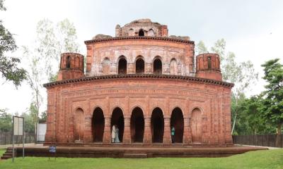 কালের স্বাক্ষী হাটিকুমরুল নবরত্ন মন্দির